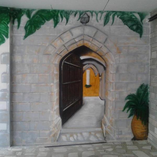 πόρτα σε πέτρινο τοίχο