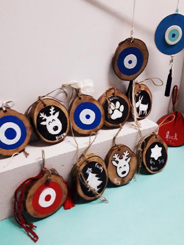 ξύλινα γούρια Χριστουγεννιάτικα